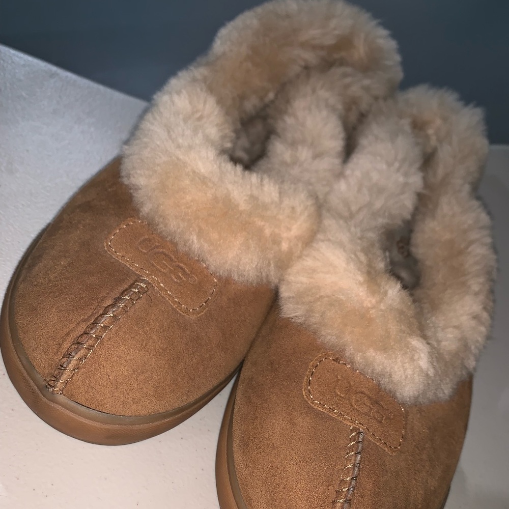 UGG Women’s Slippers Size 8